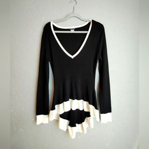 Venus Sweater Black and White High Low Style Sz XL